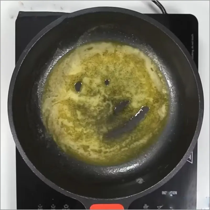 Bước 3 Làm tôm chiên bơ tỏi Tôm chiên bơ tỏi